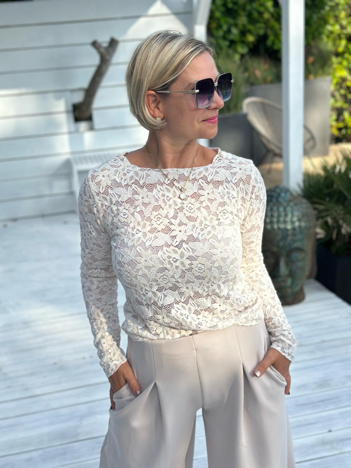 CREMÈ LACE – Elegantes Langarmshirt mit floraler Spitze