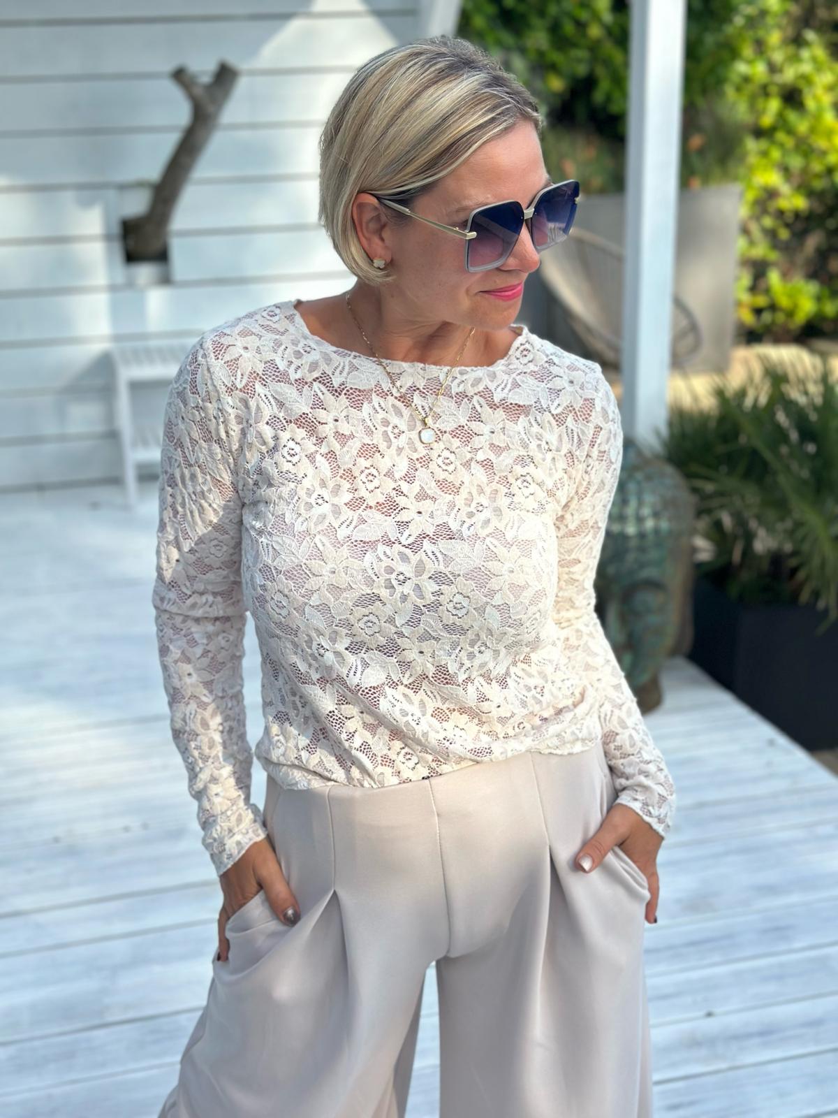 CREMÈ LACE – Elegantes Langarmshirt mit floraler Spitze