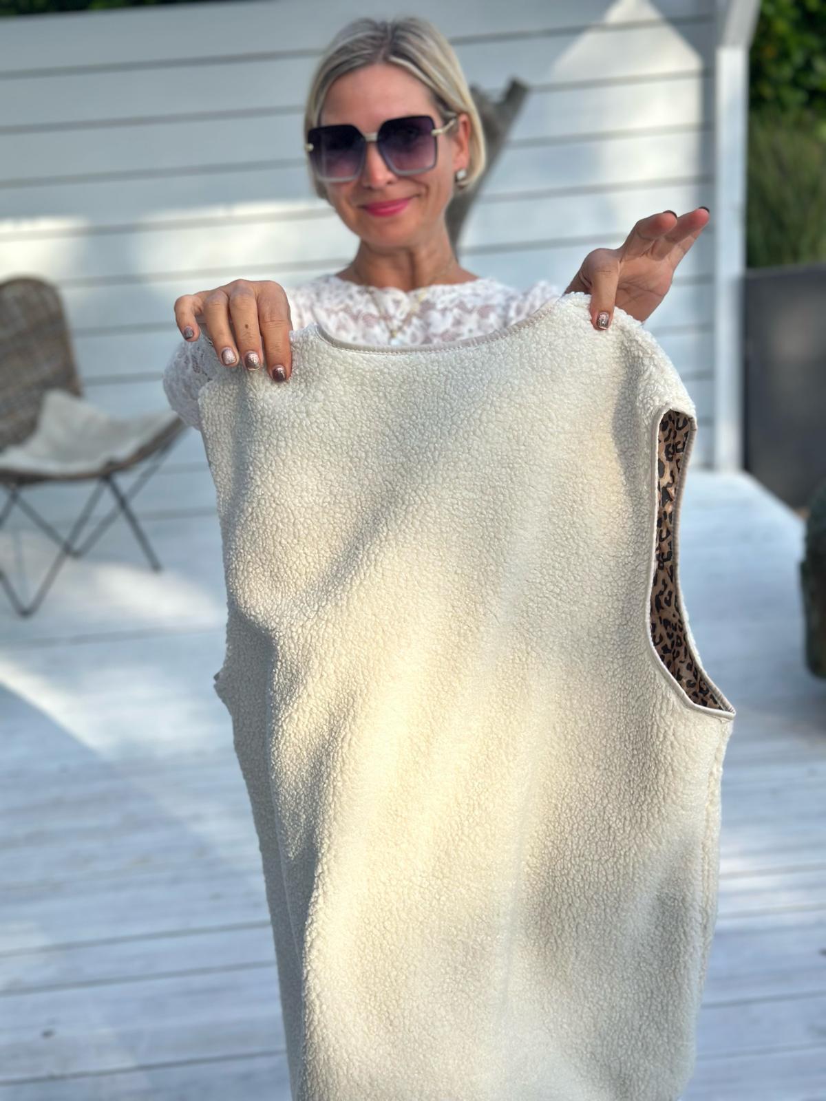 COZY TEDDY LOVE – Kuschelige Teddyweste in Creme