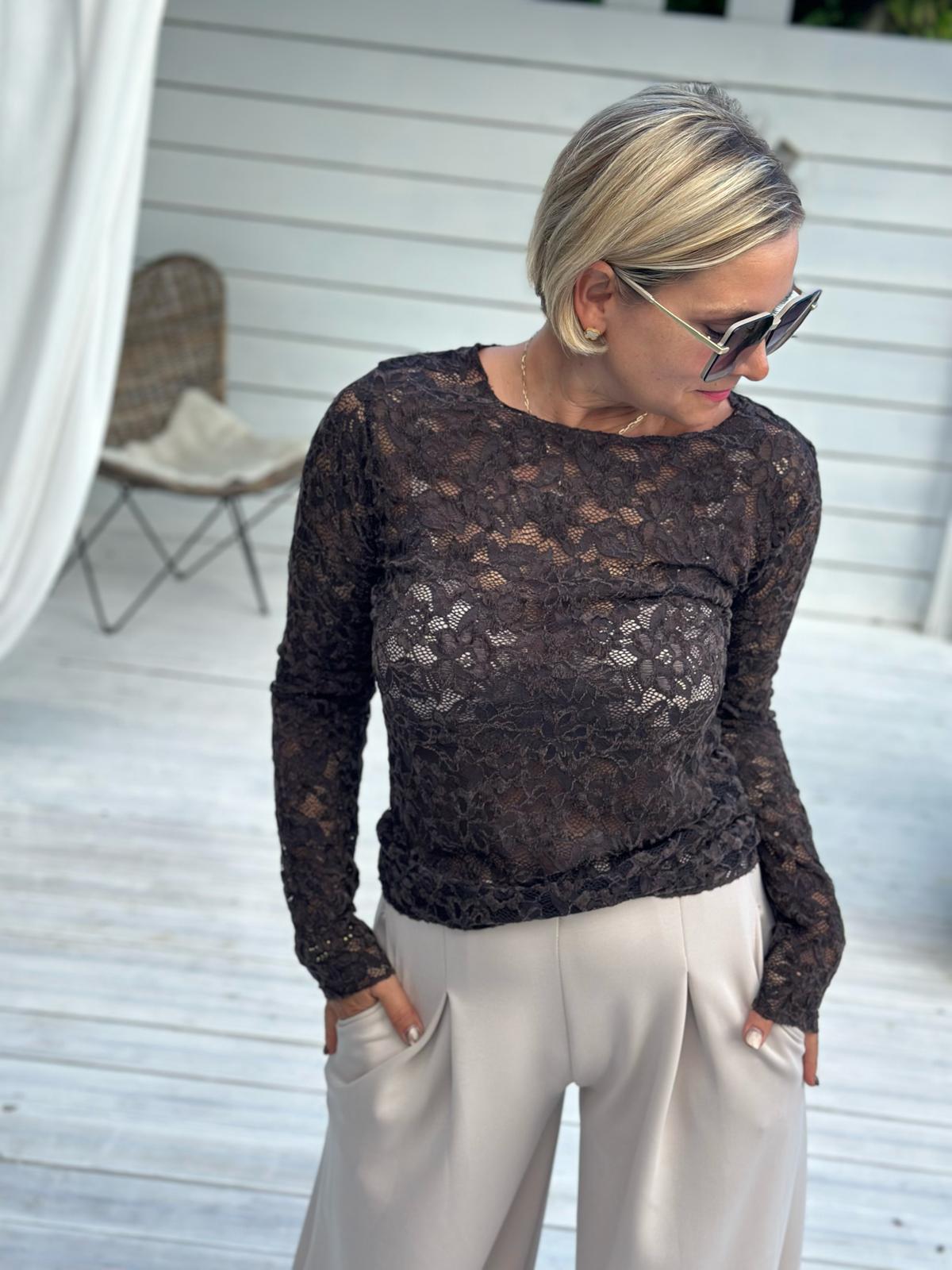 MARRONE LACE – Elegantes Langarmshirt mit floraler Spitze