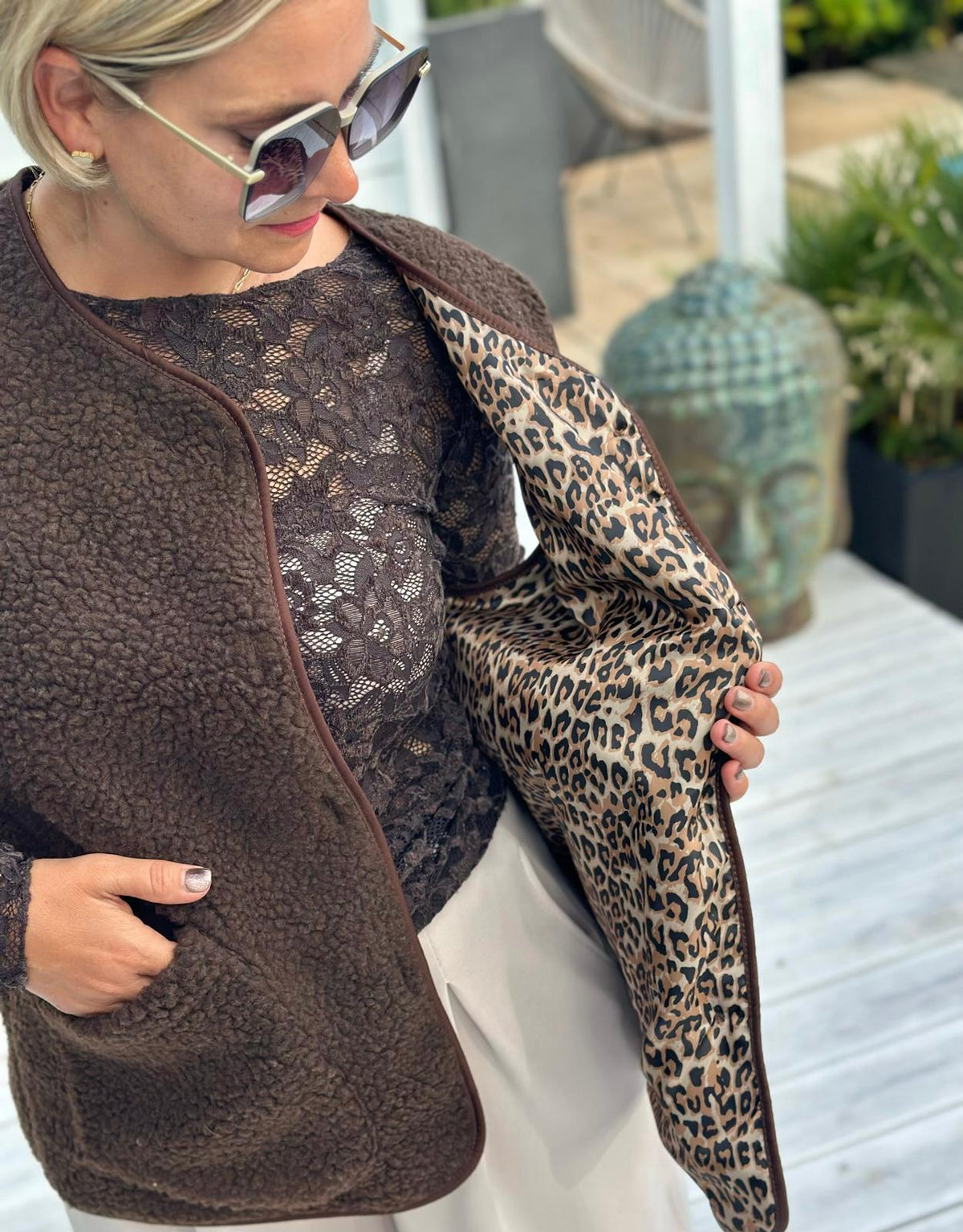 COZY TEDDY LOVE – Kuschelige Teddyweste in Schoko