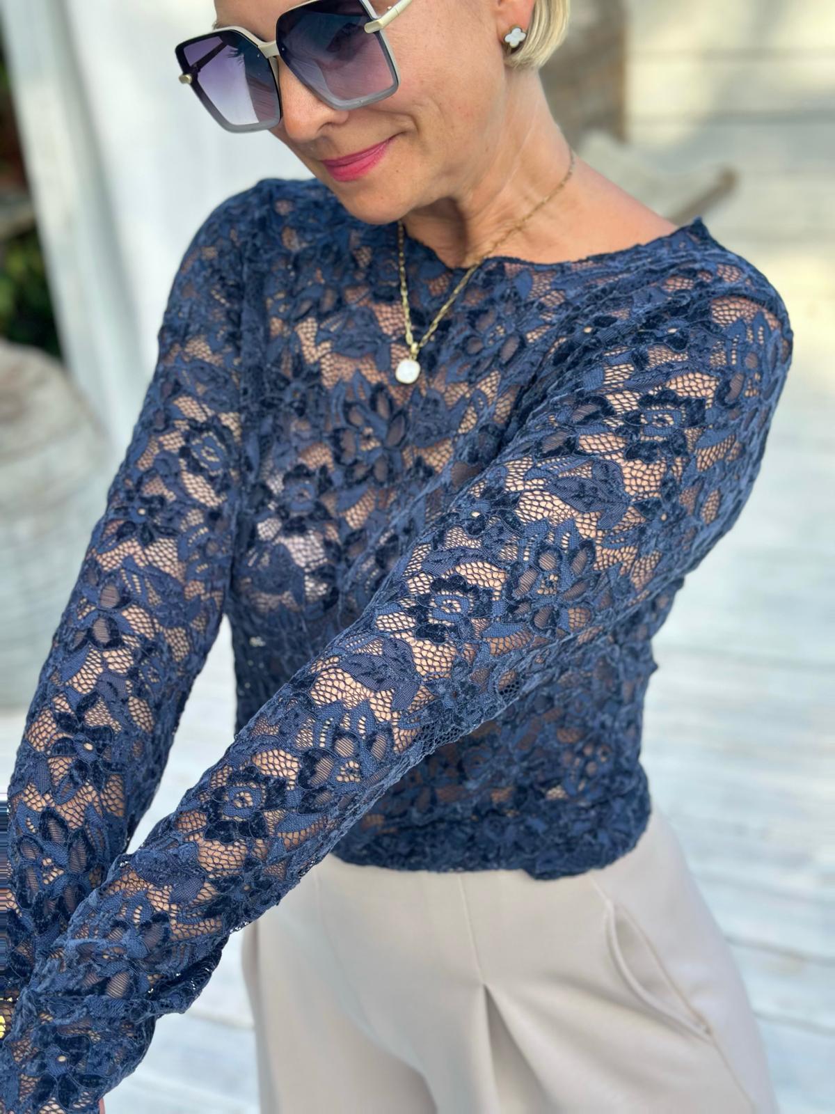 OCEAN LACE – Elegantes Langarmshirt mit floraler Spitze