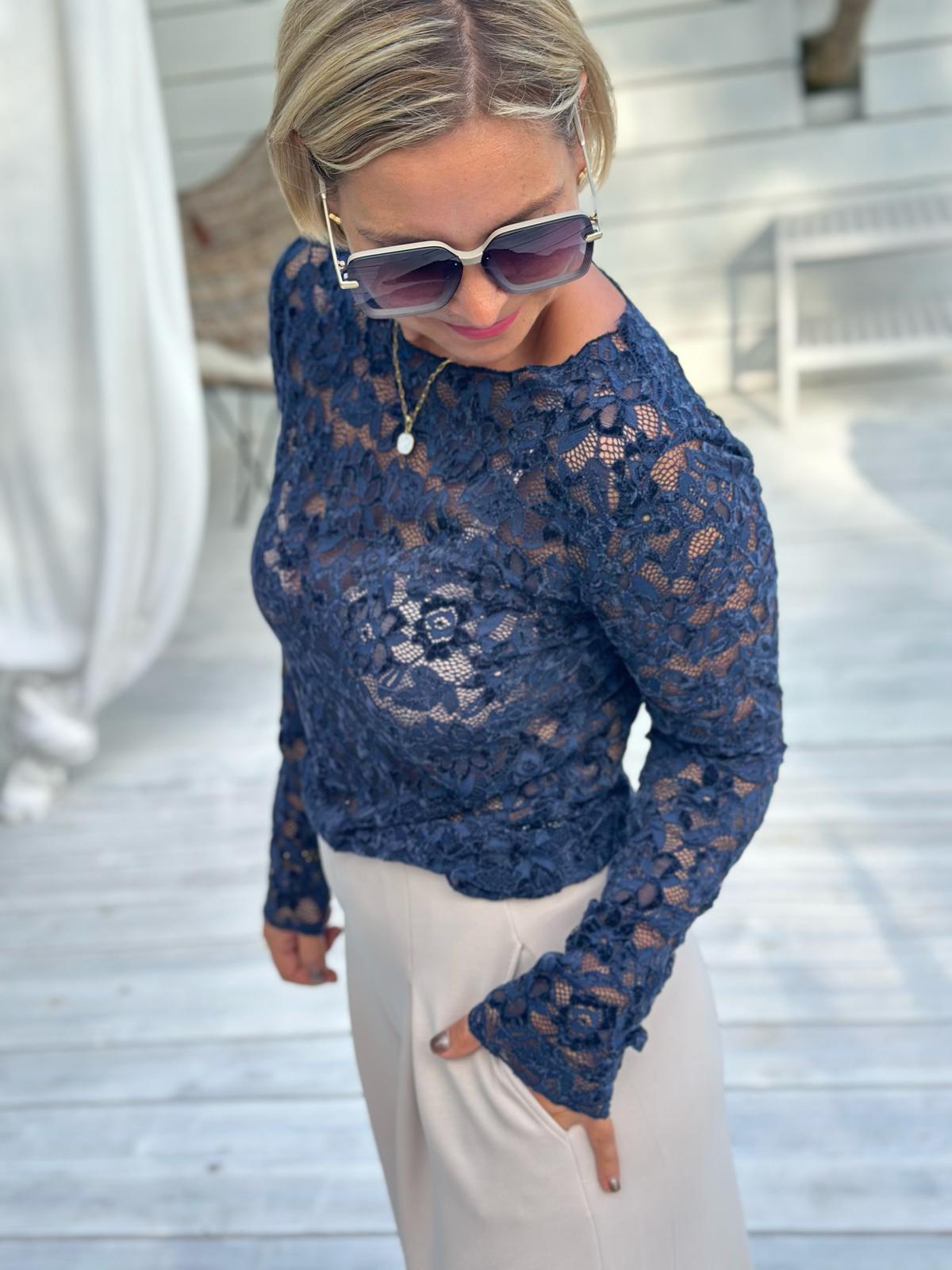 OCEAN LACE – Elegantes Langarmshirt mit floraler Spitze