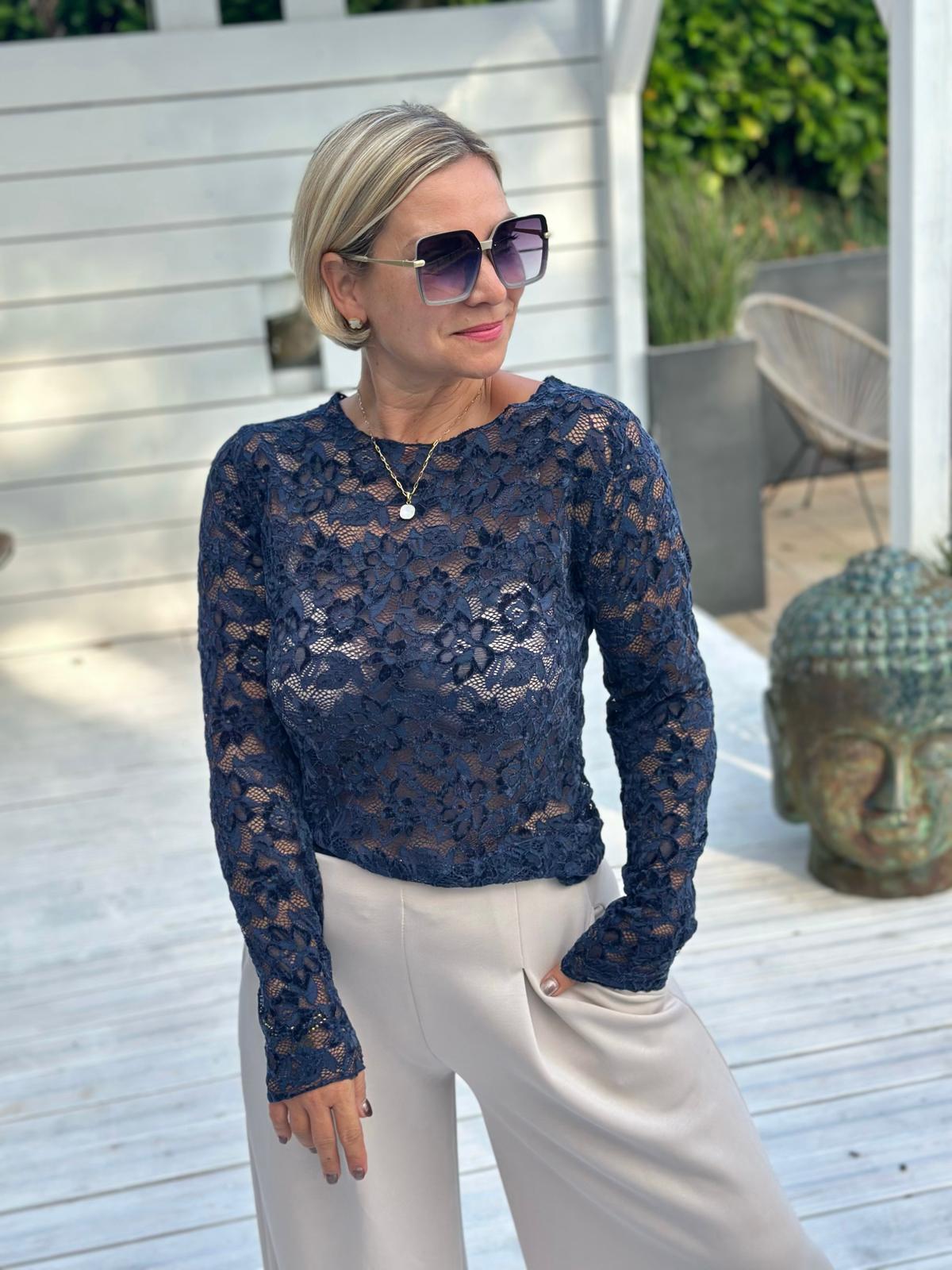 OCEAN LACE – Elegantes Langarmshirt mit floraler Spitze