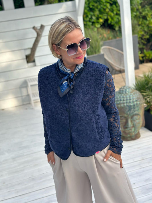 TEDDY LOVE – Kuschelige Teddy-Weste mit Druckknöpfen in Navy