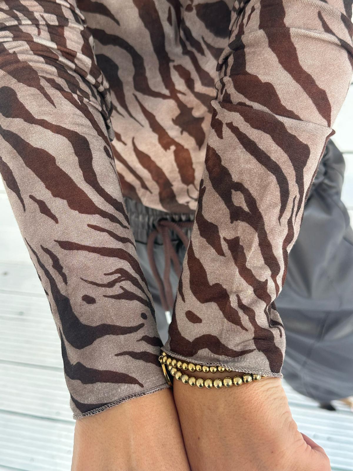 Mesh Longsleeve mit Zebra-Print & Stehkragen – Braun/Beige