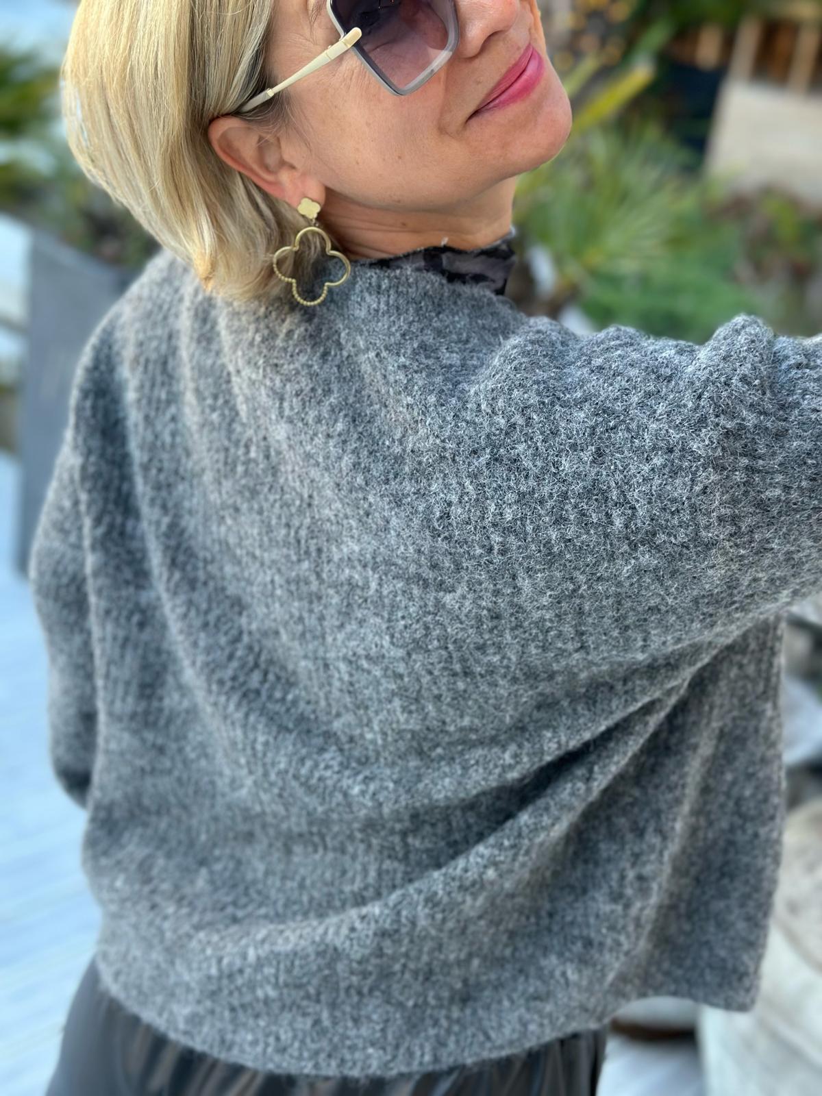 Cozy Strickjacke mit dekorativem Klammer-Verschluss – Grau