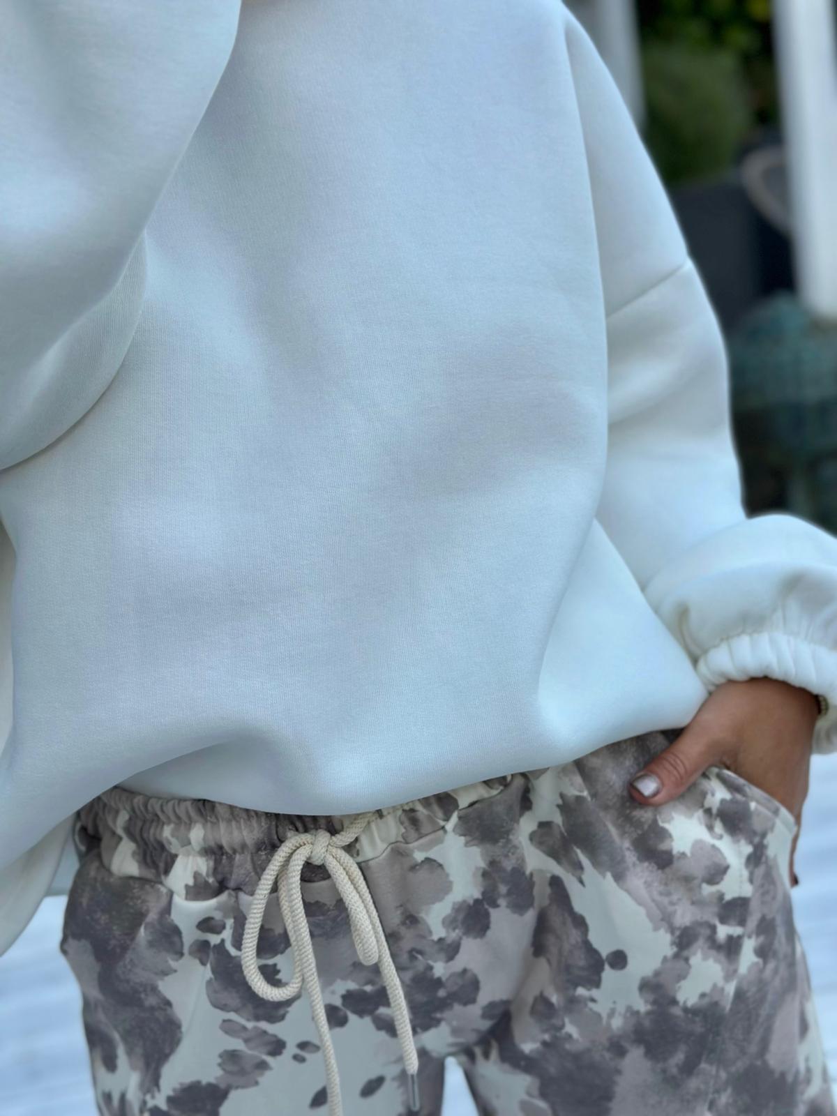 DOG MOM Oversize Sweater mit Pfoten-Details – Cremeweiß