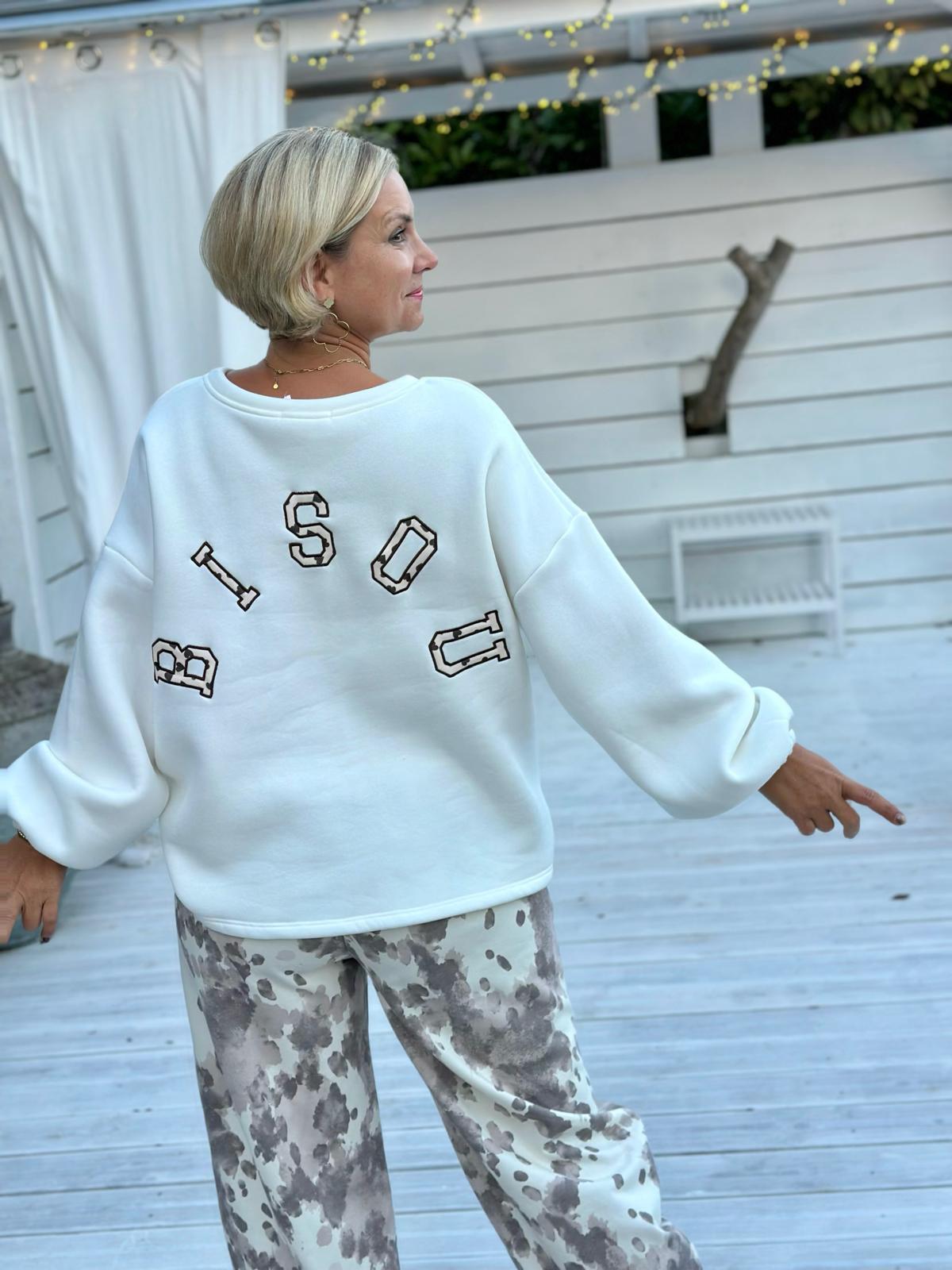 BISOUS Oversize Sweatshirt mit Herzchen-Applikation – Weiß