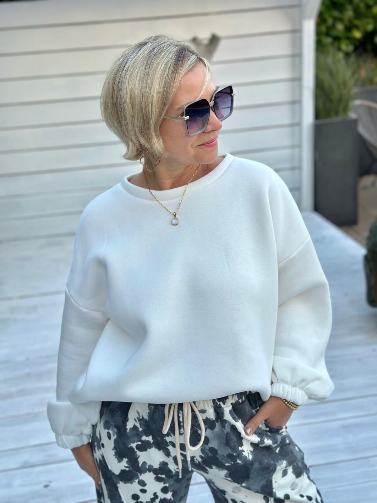 BISOUS Oversize Sweatshirt mit Herzchen-Applikation – Weiß