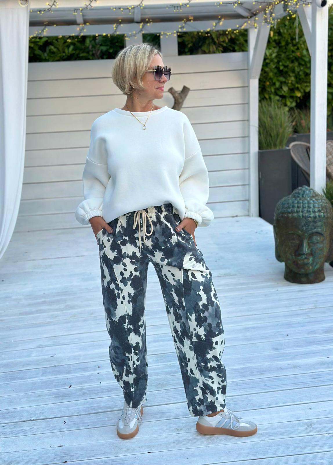 Watercolor Wide Leg Hose mit Batik-Print – Grau/Snow