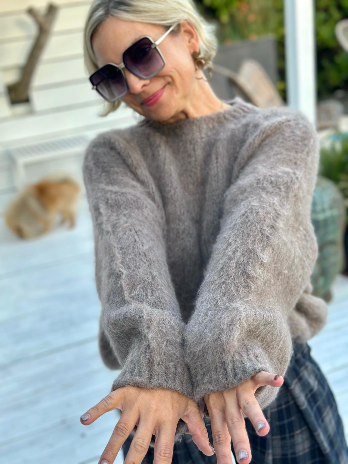 Cozy Fluffy Strickpullover mit Ballonärmeln – Taupe