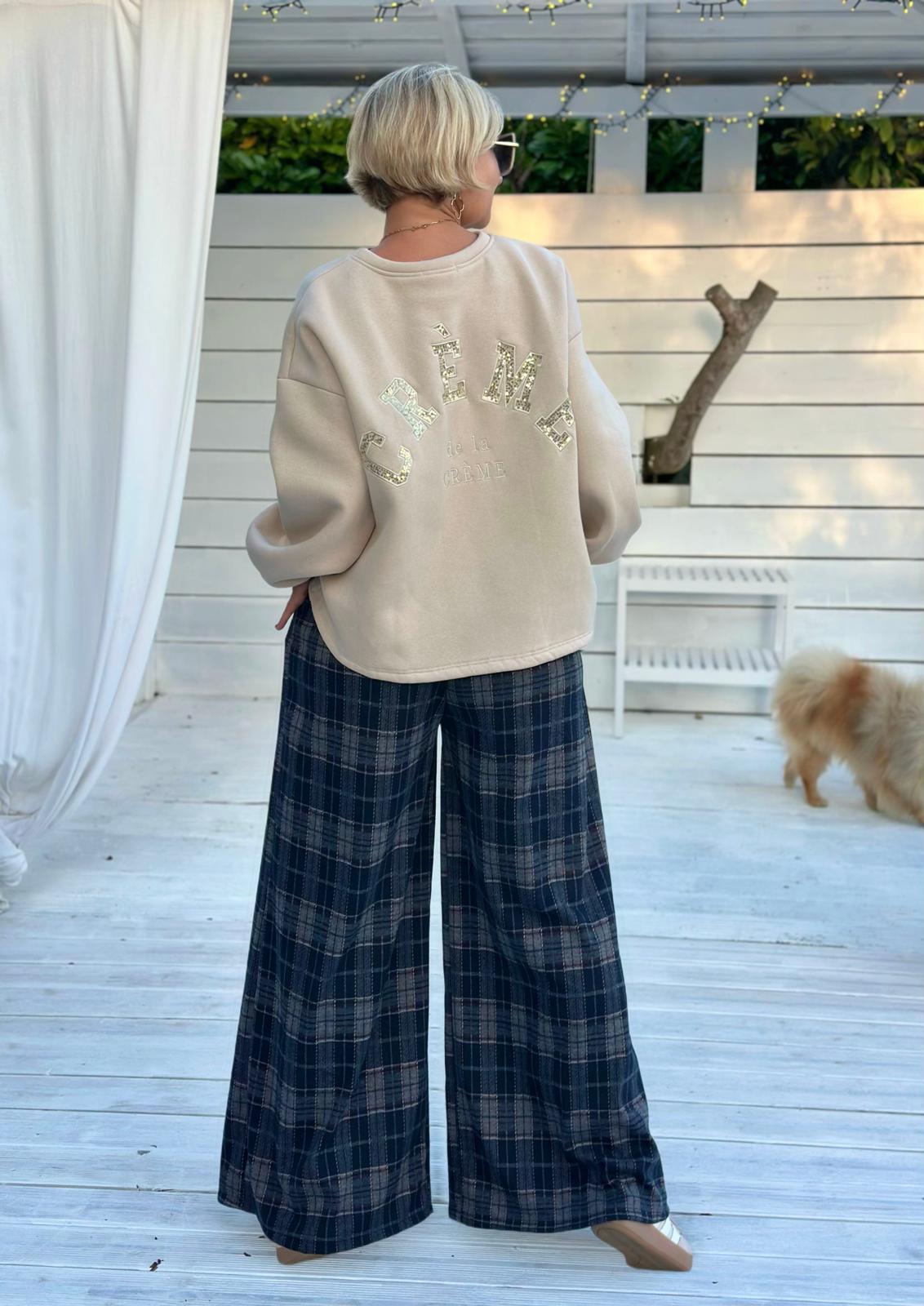 Crème de la Crème – Oversize Sweatshirt mit funkelnder Pailletten-Applikation in Taupé