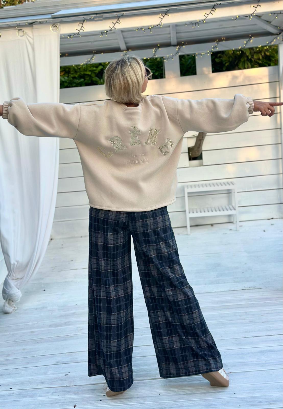 Crème de la Crème – Oversize Sweatshirt mit funkelnder Pailletten-Applikation in Taupé