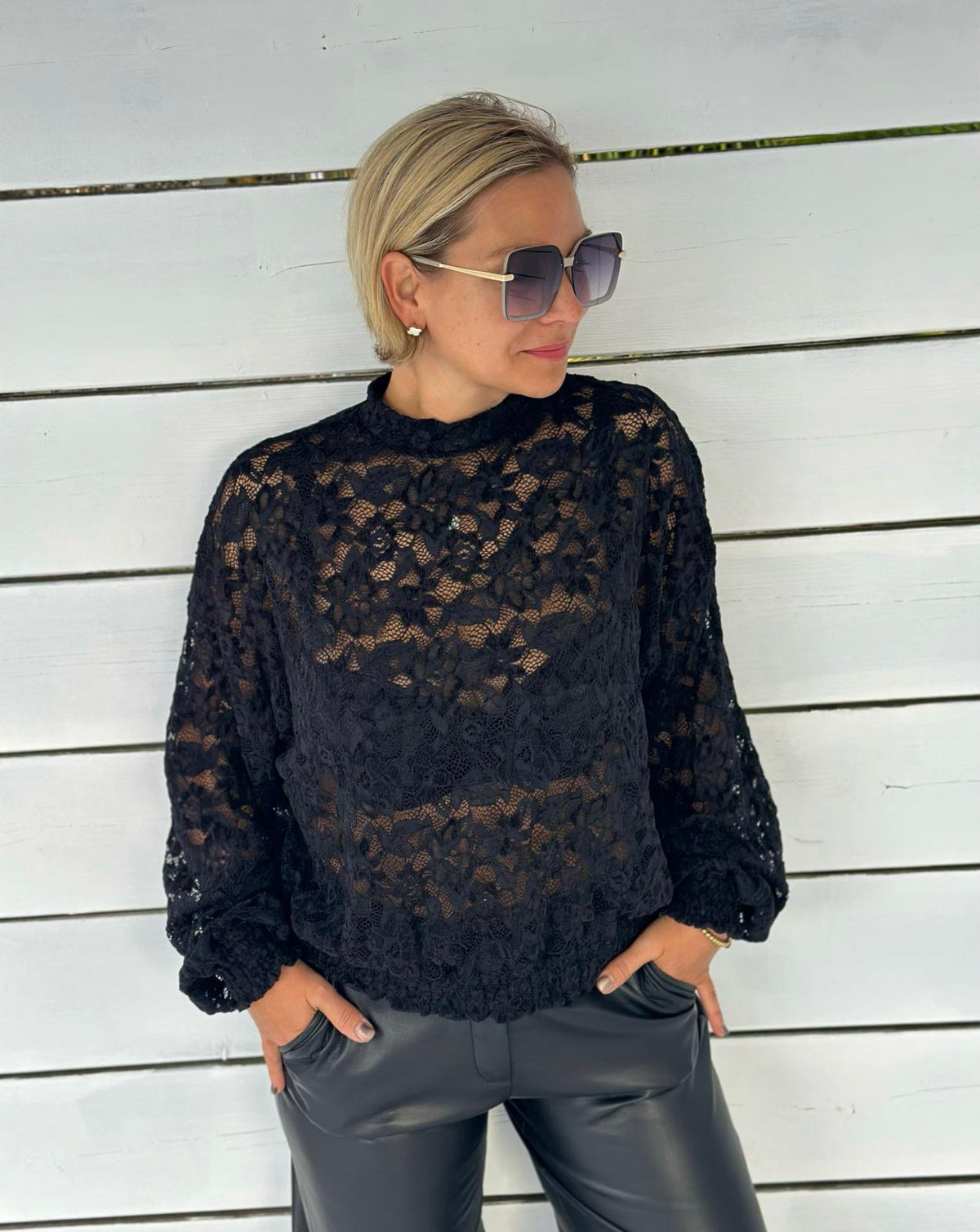 Spitzenbluse „Romantic Lace“ – Schwarz