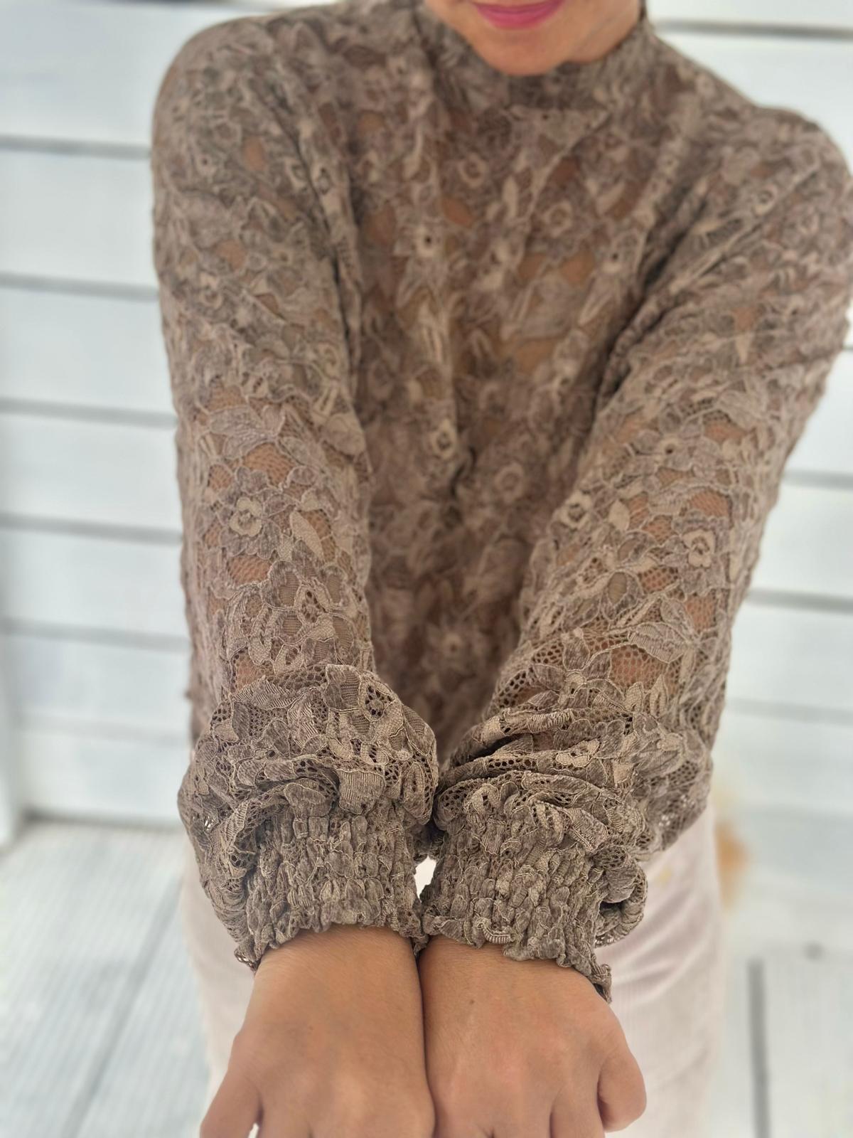 Spitzenbluse „Romantic Lace“ – Taupe
