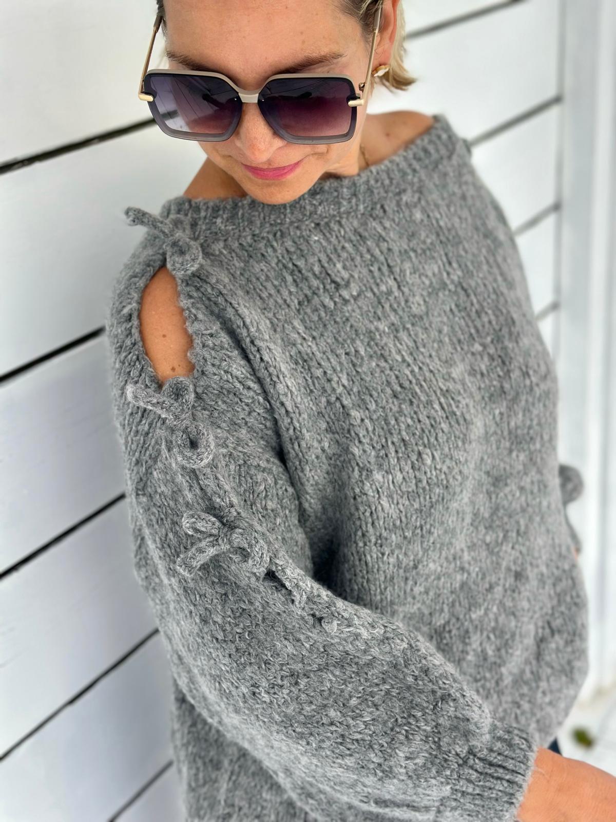 Strickpullover „Bow Detail“ mit Schleifenärmeln – Grau