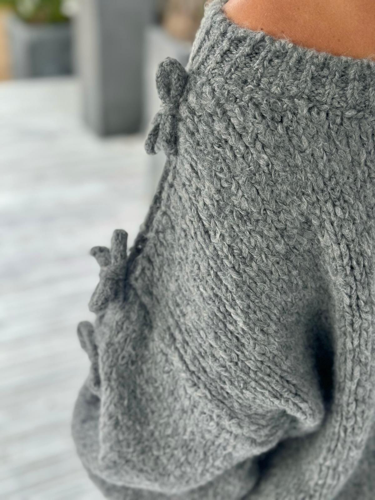 Strickpullover „Bow Detail“ mit Schleifenärmeln – Grau