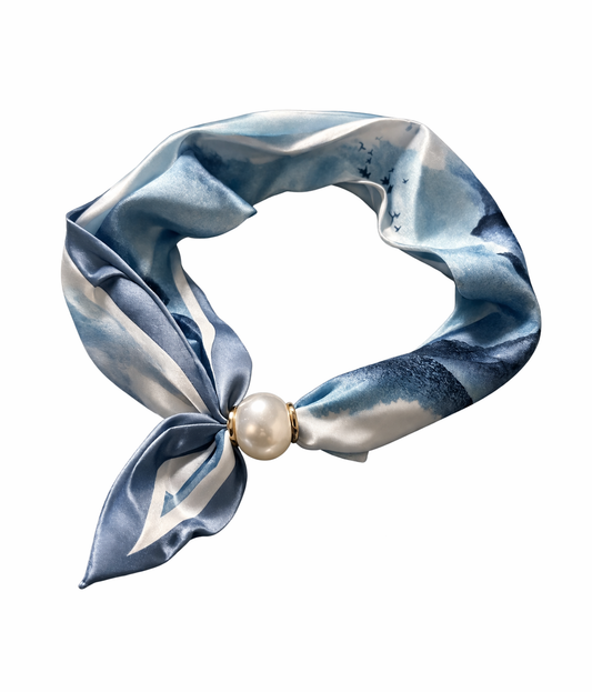 Halstuch Satin Ocean – Blau/Weiß mit Perlenverschluss